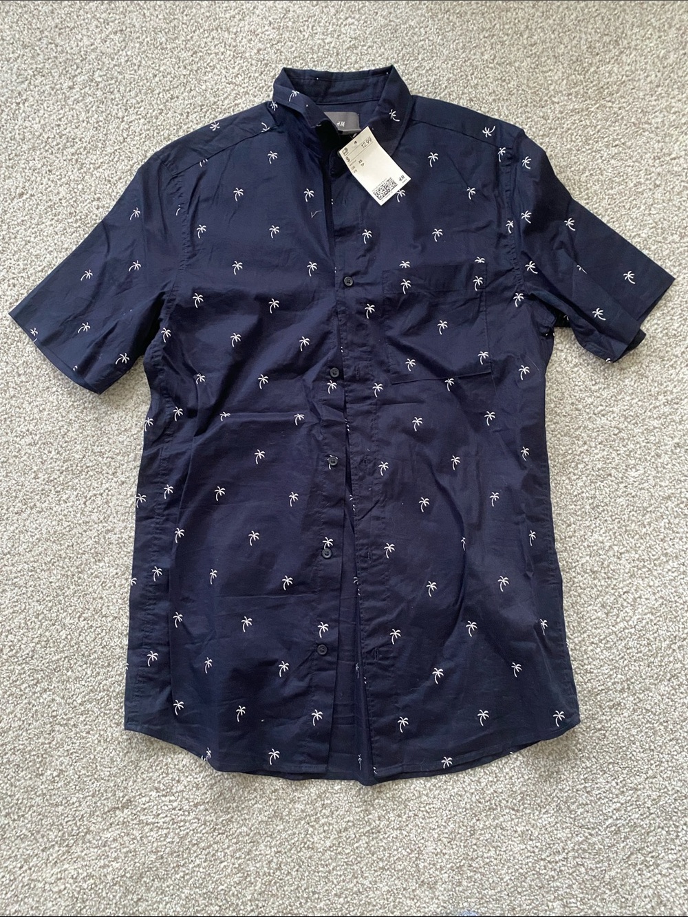 H&M Navy Short Sleeve Button-Down Shirt with White Palm Print